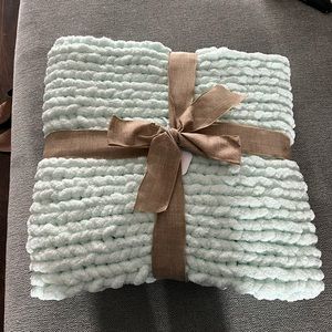 Chunky knit throw blanket
